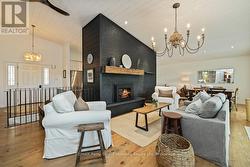 Impressive great room w vaulted ceilings - 