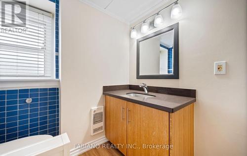 7872 - 7876 Kipling Avenue, Vaughan, ON - Indoor Photo Showing Bathroom