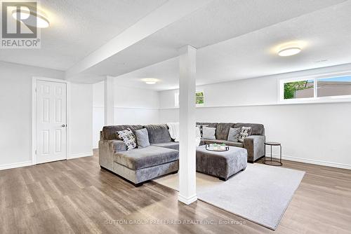 1 Ponderosa Crescent, London South (South X), ON 