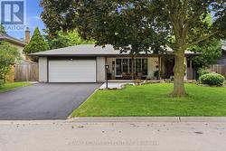 5203 CEDARBROOK CRESCENT  Burlington, ON L7L 3P9