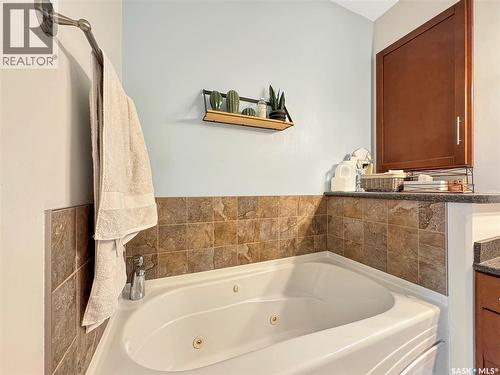 71 4Th Avenue, Battleford, SK 