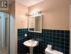 4 piece full bath on upper floor - 