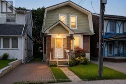 26 RUTHERFORD AVENUE Toronto, ON M6M 2C6