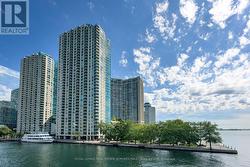 PH04 - 99 HARBOUR SQUARE Toronto, ON M5J 2H2