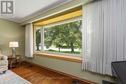 ORIGINAL OAK WOOD TRIM - 