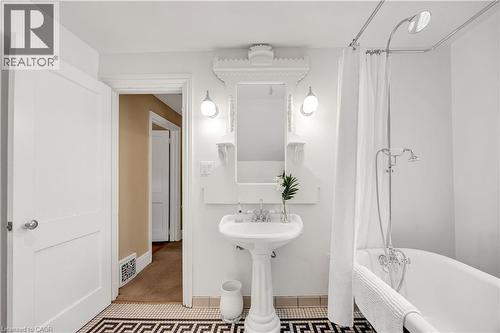 455 Nelson Avenue, Burlington, ON - Indoor Photo Showing Bathroom