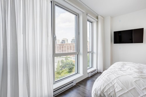 Bedroom - 604-360 Rue Atateken, Montréal (Ville-Marie), QC 