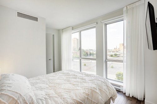 Bedroom - 604-360 Rue Atateken, Montréal (Ville-Marie), QC 