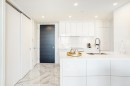 Kitchen - 604-360 Rue Atateken, Montréal (Ville-Marie), QC 