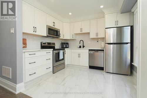 70 COURTLEIGH SQUARE  Brampton, ON L6Z 1J3