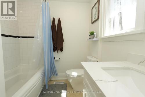 70 Courtleigh Square, Brampton, ON 