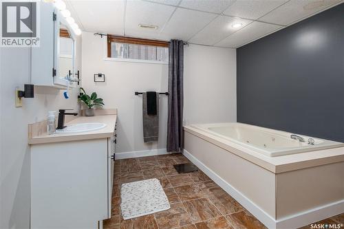 21 Thorn Crescent, Moose Jaw, SK 