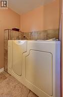 Full 4pc w/ Walk-In Tub - 