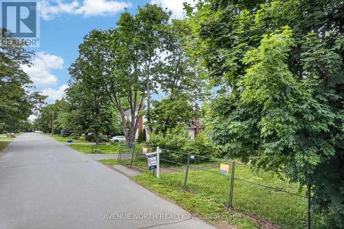 305 Mountbatten Avenue, Ottawa, ON 