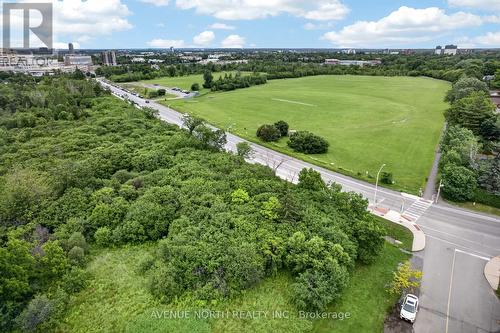 305 Mountbatten Avenue, Ottawa, ON 