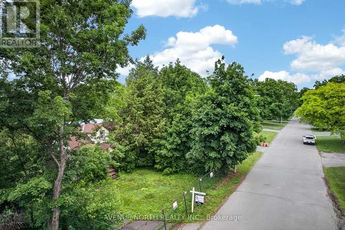 305 Mountbatten Avenue, Ottawa, ON 