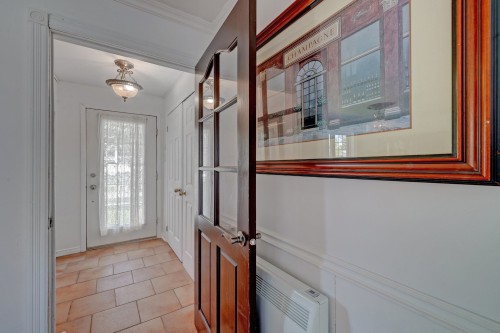 Hall d'entrée/Vestibule - 484 Ch. Montréal, Maskinongé, QC - Indoor Photo Showing Other Room