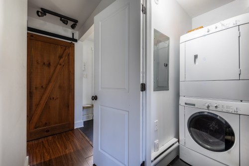 Salle de lavage - 102-117 Rue De Laviolette, Bromont, QC 