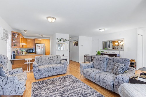 Salon - 1279 Boul. Lebel, Chambly, QC 