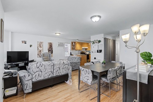 Salon - 1279 Boul. Lebel, Chambly, QC 