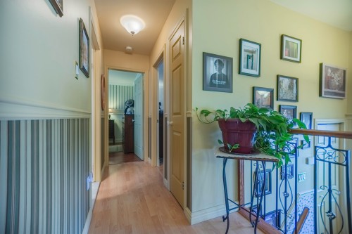 Corridor - 116 Rue Robert, Varennes, QC 