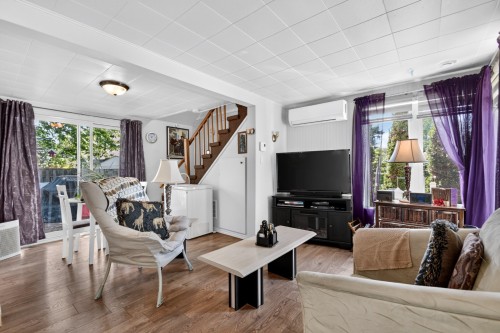 Salon - 208  - 210 45E Avenue, Pointe-Calumet, QC 
