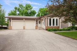 4 Blair BAY  Steinbach, MB R5G 2E1