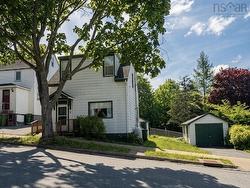 14/16 Maynard Street  Dartmouth, NS B2Y 1V9