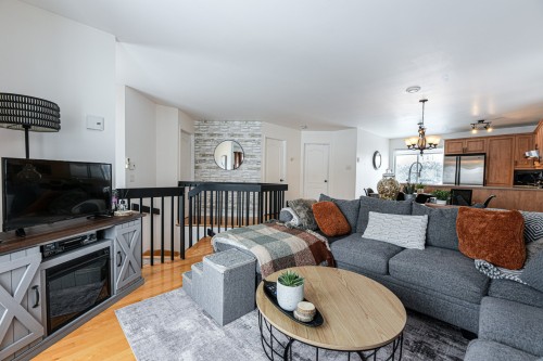 Living Room - 66 Rue Granger, Saint-Philippe, QC 
