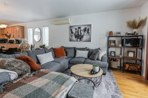 Living Room - 66 Rue Granger, Saint-Philippe, QC 