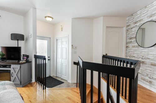 Mud Room - 66 Rue Granger, Saint-Philippe, QC 
