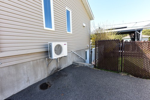 Entry - 66 Rue Granger, Saint-Philippe, QC 