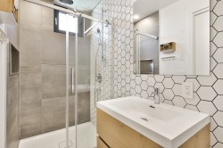 Master Bathroom - 