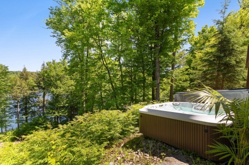 Spa - 279 Ch. Des Castors, Mont-Tremblant, QC - Outdoor