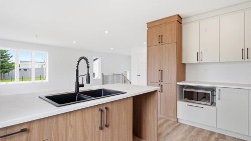 Cuisine - 70 Rue Nicolas-Perreault, Sorel-Tracy, QC - Indoor Photo Showing Kitchen With Double Sink