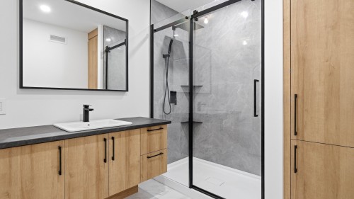 Salle de bains - 70 Rue Nicolas-Perreault, Sorel-Tracy, QC - Indoor Photo Showing Bathroom