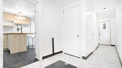 Mud Room - 4013 Rue Mackenzie, Montréal (Côte-Des-Neiges/Notre-Dame-De-Grâce), QC 