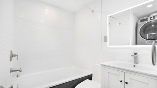 Bathroom - 4013 Rue Mackenzie, Montréal (Côte-Des-Neiges/Notre-Dame-De-Grâce), QC 