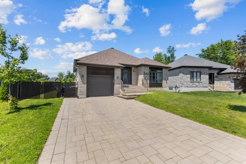 343 Place Jean-Baptiste-Bruguier  L'Assomption, QC J5W 0H8