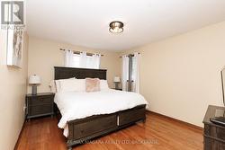 Primary Bedroom w/Walk-in Closet & 4pc Ensuite - 