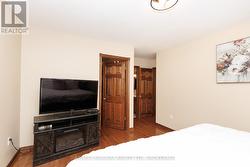 Primary Bedroom w/Walk-in Closet & 4pc Ensuite - 