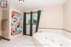 Primary Bedroom w/Walk-in Closet & 4pc Ensuite - 