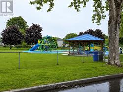 St. Theresa Park - 5 min. walk - 