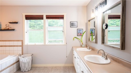 1142 Kathleen Dr, Duncan, BC 