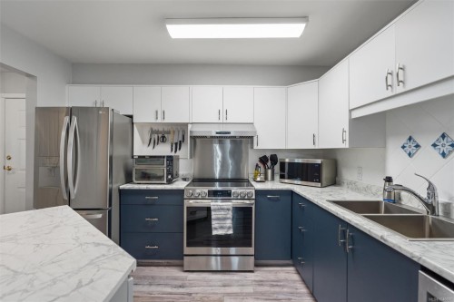 #102-3931 Shelbourne St  Saanich, BC V8P 4H9