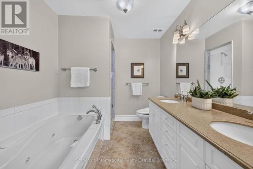 Whirlpool Tub in Primary Ensuite - 541 Mariners Way, Collingwood, ON 