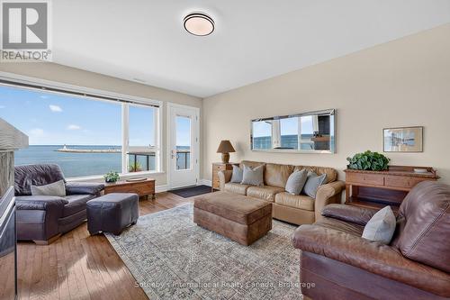 Expansive Windows Throughout - 541 Mariners Way, Collingwood, ON 