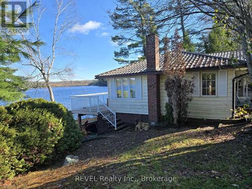 Back deck off the living room and sunroom - 1031 Butterfly Road, Muskoka Lakes (Medora), ON 
