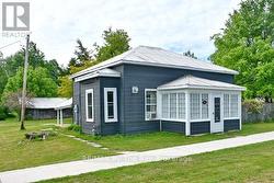 11 EDWARD STREET W Clearview (Creemore), ON L0M 1G0