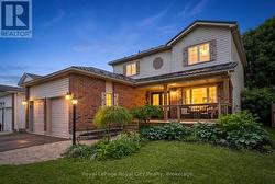 729 WOODHILL DRIVE Centre Wellington (Fergus), ON N1M 3M8